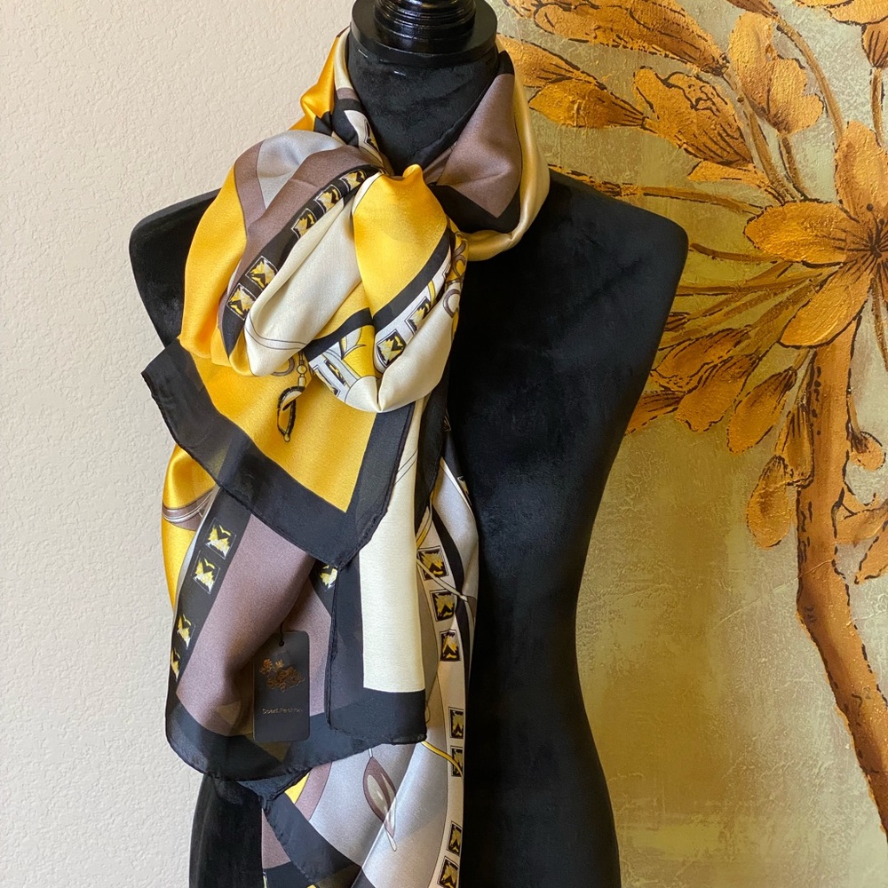 <<SOLD>>Elegant Yellow and Gray Women's Scarf - Picture 3 of 4